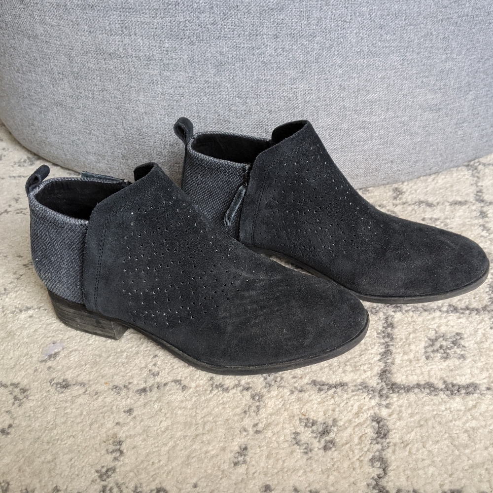 Delia Perf Suede Booties
